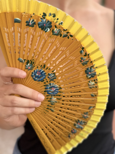 abanico de cartera de 19 centimetros amarillo